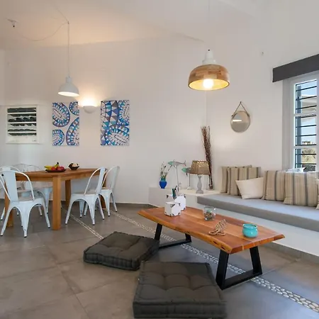 Dom wakacyjny Grey House