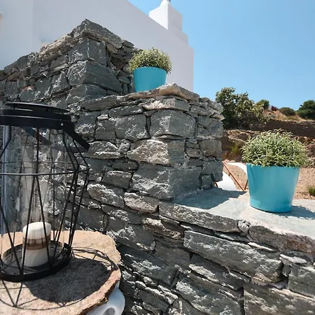 Dom wakacyjny Grey House Exámbela