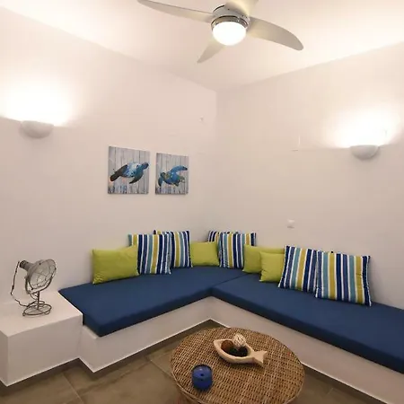 Grey House Exámbela