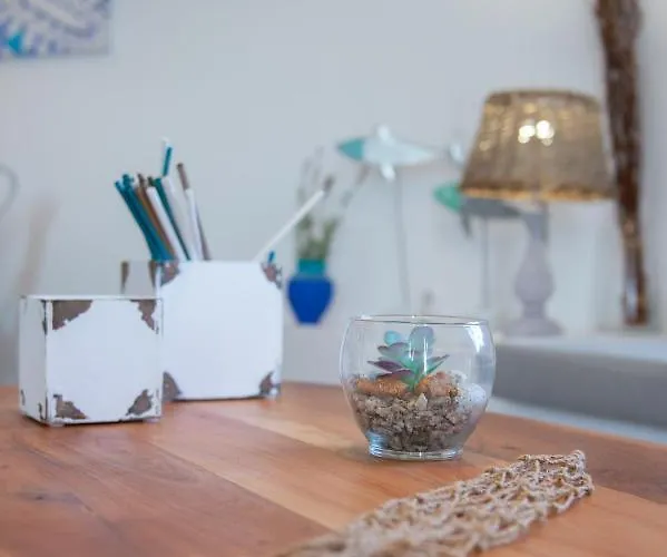 Semesterbostad Grey House *