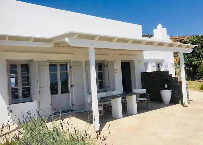 Semesterbostad Grey House Exámbela