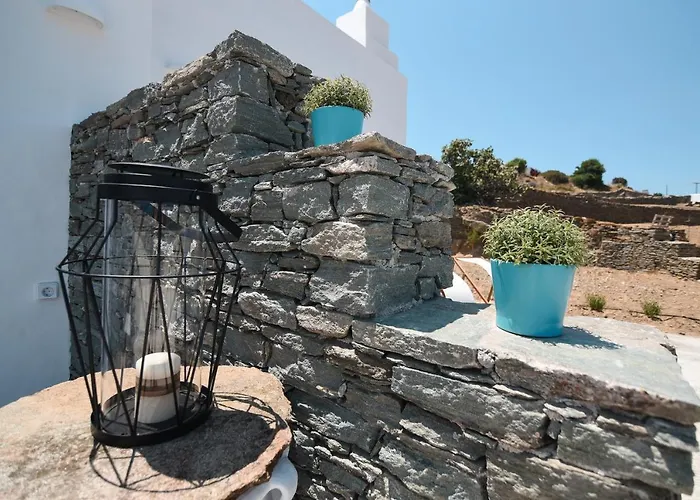 Semesterbostad Grey House Exámbela